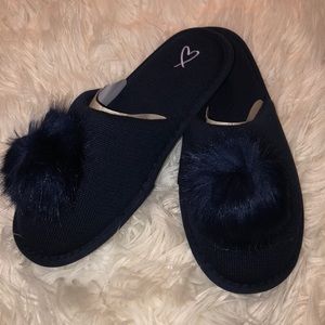 NWT-Victoria’s Secret Pom Pom Slippers